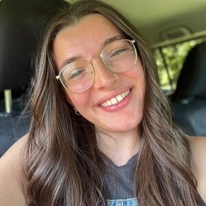 Meet your Posher, Adriana